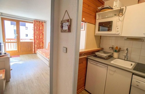 Tignes Apartment | 100m from resort center, 3rd floor, balcony, tv, ski locker, 27m², Tignes