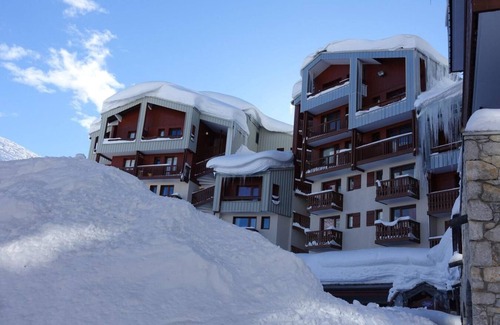 Tignes Apartment | 100m from resort center, 3rd floor, terrace, balcony, tv, ski locker, 29-30m², Tignes