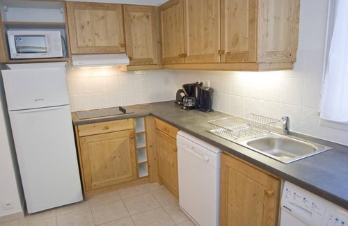 Brides-les-Bains Apartment | 100m from ski lifts, 7th floor, view forest, balcony, tv, 52m², Brides Les Bains