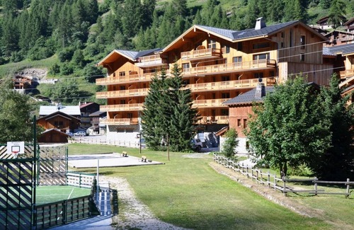 Les Brevieres Apartment | 100m from ski lifts, fitness, swimming pool, sauna, hammam, balcony, tv, 40m², Tignes