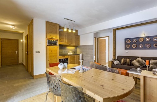 Les Brevieres Apartment | 100m from ski lifts, fitness, swimming pool, sauna, hammam, balcony, tv, 58m², Tignes
