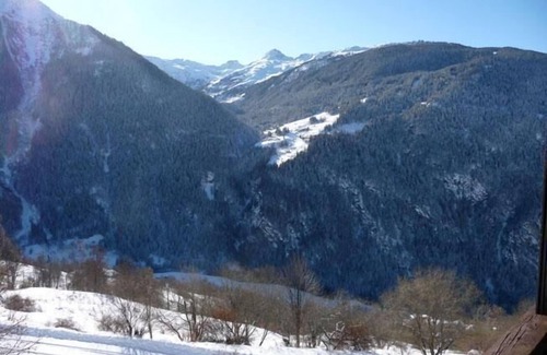 Plan Peisey Apartment | 100m from ski slopes, 5th floor, view mountain, balcony, parking, tv, ski locker, 35m²