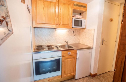 Villarodin-Bourget Apartment | 100m from ski slopes, 1st floor, balcony, parking, tv, ski locker, 47m², La Norma