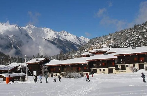 Villarodin-Bourget Apartment | 100m from ski slopes, 1st floor, balcony, parking, tv, ski locker, 47m², La Norma