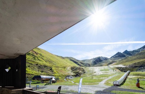Peyragudes Apartment | 100m from ski slopes, 2nd floor, view valley, parking, tv, ski locker, 40m², Peyragudes
