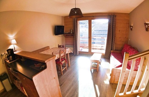 Les Claux Apartment | 100m from ski slopes, 6th floor, swimming pool, balcony, tv, 60m², Vars