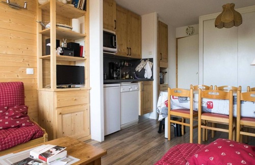 Bellentre Apartment | 100m from ski slopes, 1st floor, view mountain, balcony, tv, ski locker, 34m², Montchavin La Plagne