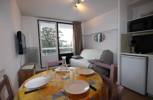Chamrousse Apartment | 100m from ski slopes, 2nd floor, balcony, tv, ski locker, 24m², Chamrousse
