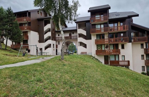 Montalbert Apartment | 100m from ski slopes, 1st floor, view ski slopes/village, balcony, tv, ski locker, 28m², Montalbert
