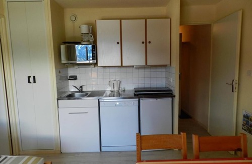 Le Pleynet Apartment | 100m from ski slopes, view valley/ski slopes, parking, ski locker, 21m², Les 7 Laux