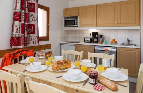 Valmeinier Apartment | 100m from ski slopes, tv, ski locker, 44-48m², Valmeinier