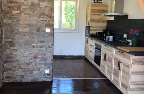 Saint-Jacques House | 100m from the beach on the ocean, house sleeps 6
