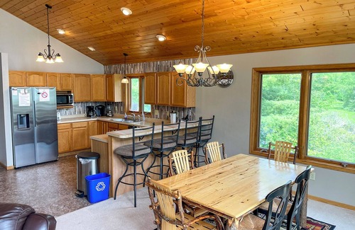 Tomahawk House | 101 Upper Lake Mohawksin Shores, 3 bed, 2 bath with master