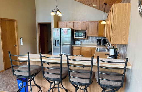 Tomahawk House | 101 Upper Lake Mohawksin Shores, 3 bed, 2 bath with master