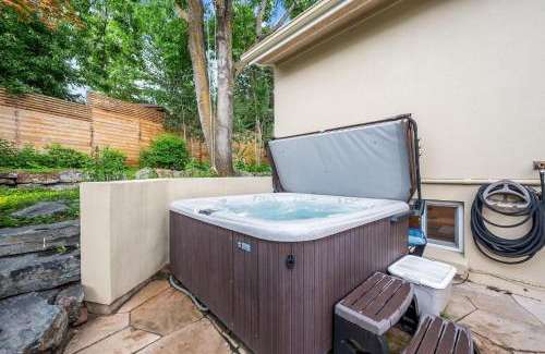 Flagstaff House | 1010 Rosehill Dr