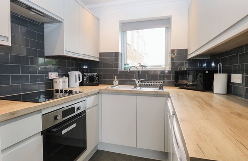 Corton Cottage | 102 WATERSIDE PARK, family friendly, with pool in Corton