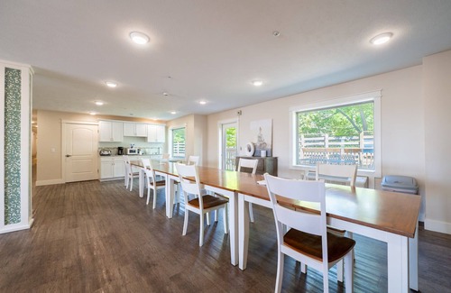 Traverse City Apartment | #103 - Kasa Gold Coast Inn Traverse City
