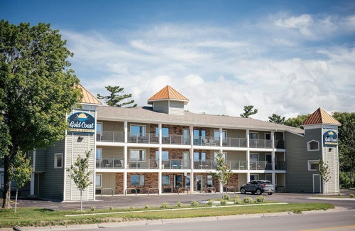 Traverse City Apartment | #103 - Kasa Gold Coast Inn Traverse City