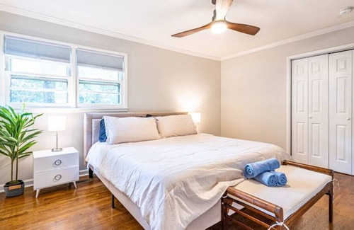 Huntsville House | 103 Noble · ❈Southern Charm❈ 5 Bedroom Home, Centrally Located