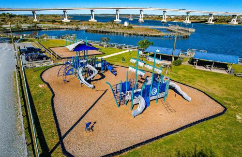 Surf City Apartment | 103 Queen ADA & Pet Friendly Suite, 1st Floor Sundown