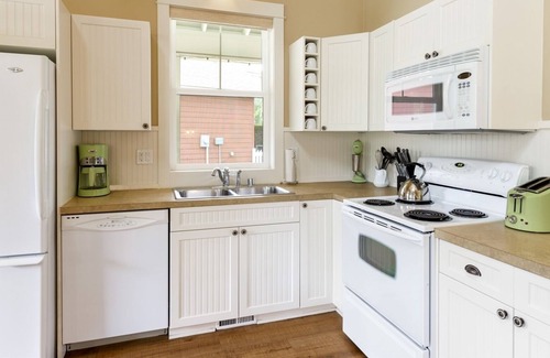 Oroville House | 104 Maeberry Lane (Country)