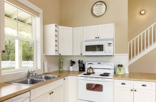Oroville House | 104 Maeberry Lane (Country)