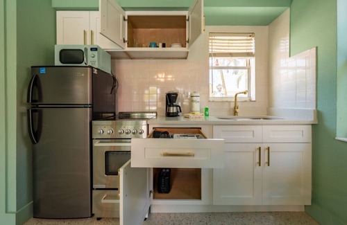 Bay Esplanade Apartment | 105 · ☀Pool✔ Kitchen✔ Beach✔ Self Checkin✔ Free Parking✔