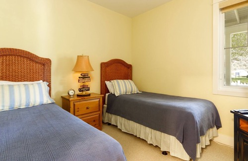 Oroville House | 105 Veranda Drive (Village Green)