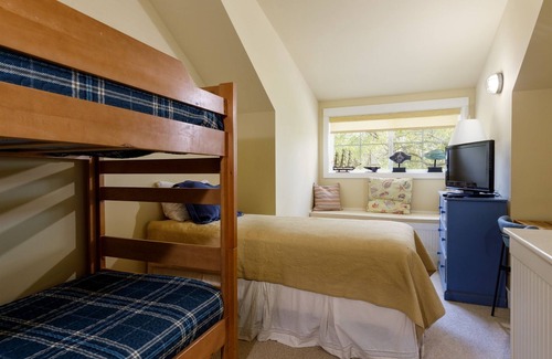 Oroville House | 105 Veranda Drive (Village Green)
