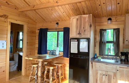 Logan Cabin | 108) Jay Log Cabin. Close to Hocking Hills State Park and more!