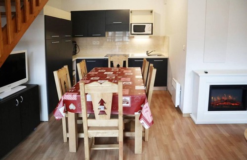 Les Orres Apartment | 10m from shops, 3rd floor, view mountain, swimming pool, balcony, tv, ski locker, 50m², Les Orres