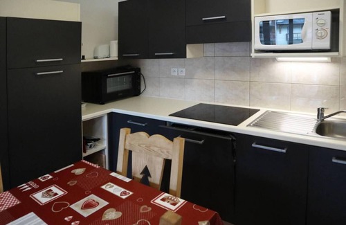 Les Orres Apartment | 10m from shops, 3rd floor, view mountain, swimming pool, balcony, tv, ski locker, 50m², Les Orres