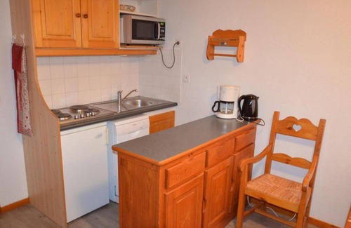 Les Bruyeres Apartment | 10m from ski slopes, 5th floor, view mountain, balcony, tv, ski locker, 44m², Les Menuires