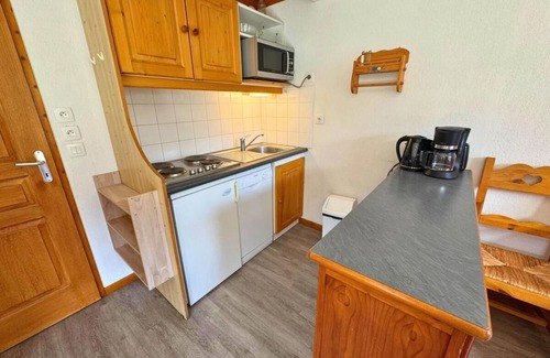 Les Bruyeres Apartment | 10m from ski slopes, 5th floor, view mountain, balcony, tv, ski locker, 44m², Les Menuires