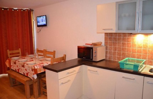 Les Menuires Apartment | 10m from ski slopes, 6th floor, balcony, tv, ski locker, 36m², Les Menuires