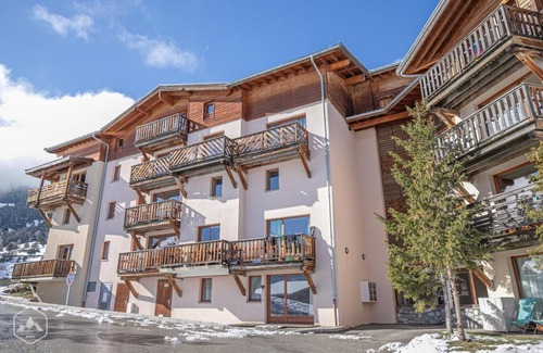 Aussois Apartment | 10m from ski slopes, 1st floor, balcony, tv, ski locker, 40m², Aussois