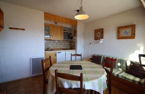 Auris Apartment | 10m from ski slopes, 3rd floor, view mountain, balcony, tv, ski locker, 35m², Auris en Oisans