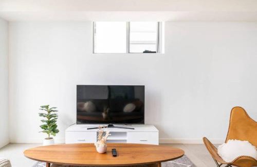 Mascot Apartment | 10M Lovely 2Bedroom Abnb Apartment near Airport & City with Free parking