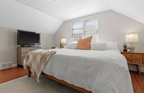 Wauwatosa House | 10min to DT + Fire Pit + Home Gym + Shuffleboard