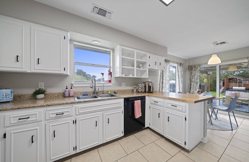 North San Antonio - SAT House | 10min to SAT - Eclectic 4bd - McAlister Park Haven