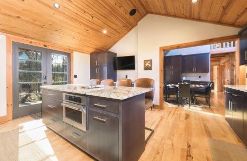 Fennville House | 11 Acre Wood - Cabin getaway - fishing & swimming pond - hot tub