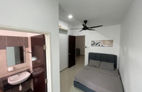 Taman Mount Austin House | 11 Austin 5mins to AICC Long Sing HeLiXuan Yi Jia PeiKin Restaurant Opposite HSI
