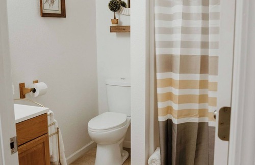 Luzerne Cabin | 11 Bedroom Lodge, Private Bathrooms, Sleeps 28, Huron National Forest