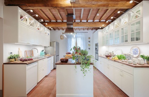 Orentano Villa | 11 bedrooms Luxury Farmhouse, Private Pool, Jacuzzi, Private Tennis
