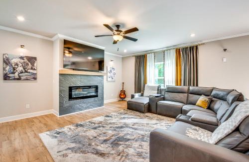 Ben Hill House | 11 Mi to Dtwn Luxe Atlanta Retreat with Deck and Yard