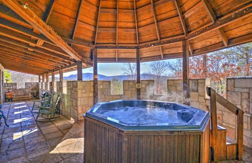 Murphy Villa | 11 Mi to Dtwn Murphy Gem with Hot Tub and Mtn Views!