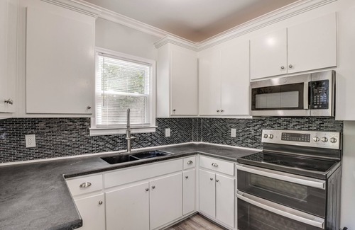 Petersburg House | 11 Mi to Fort Lee: 30-Acre Retreat w/Scenic Views