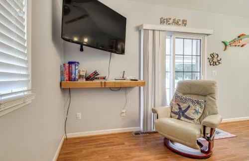 Hampstead House | 11 Mi to ICW Coastal Carolina Home with Pool Access