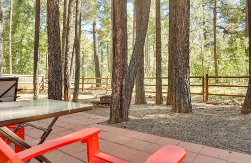 Pinetop Cottage | 11 Mi to Rainbow Lake: Family Home w/Large Yard