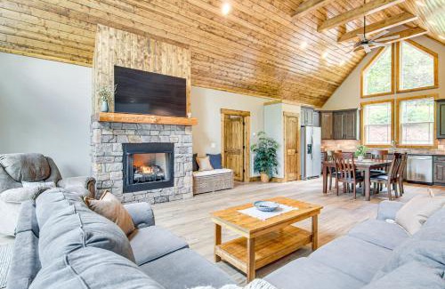 Mill Spring House | 11 Mi to State Park Home with Dock in Mill Spring!